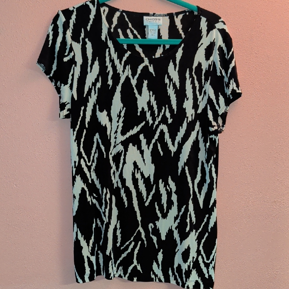Chico's Monochrome Zigzag Short Sleeve Tee